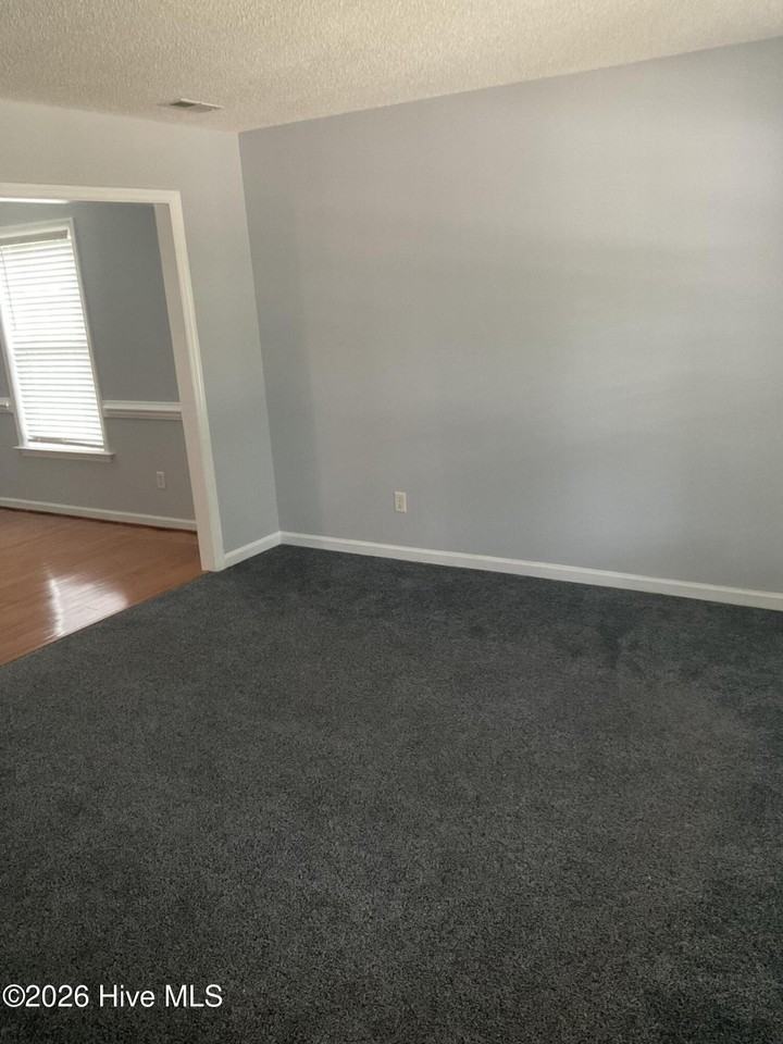 529 Raintree Rd - Photo 3 of 27