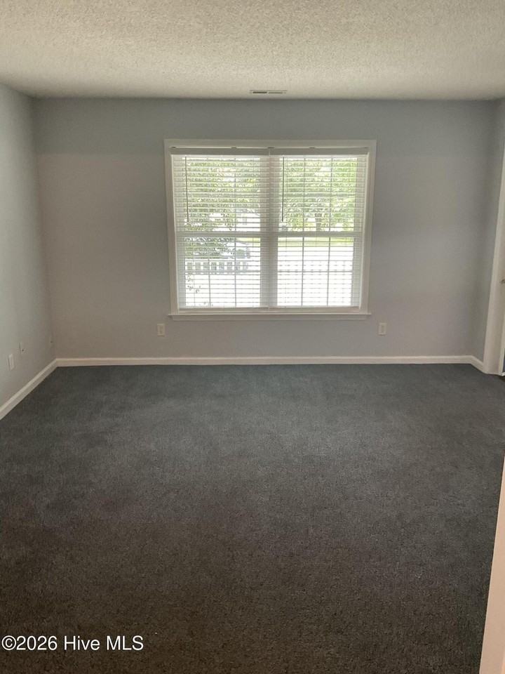 529 Raintree Rd - Photo 4 of 27