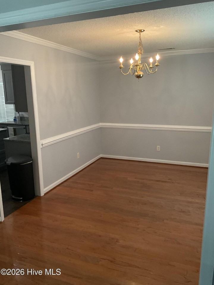 529 Raintree Rd - Photo 5 of 27