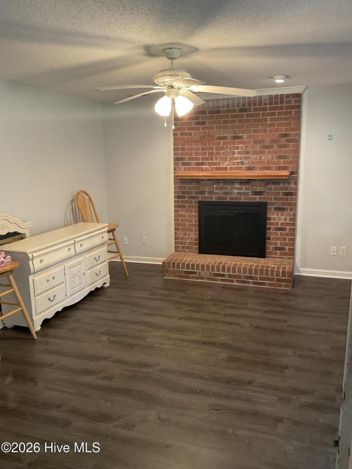 529 Raintree Rd - Photo 6 of 27