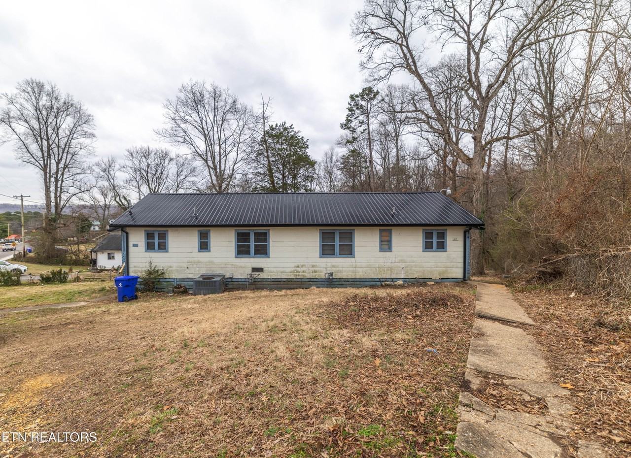 219 Highland Ave - Photo 3 of 22