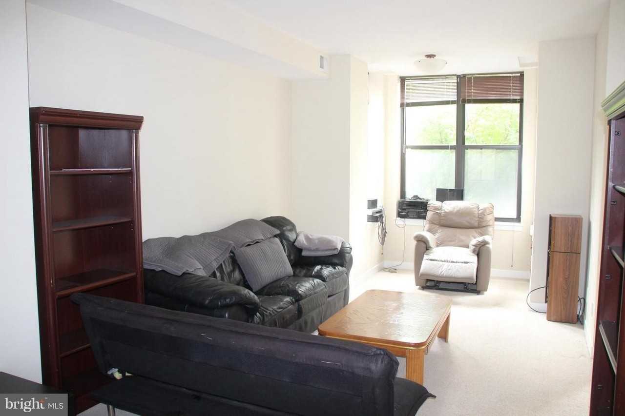 2307 Pennsylvania Ave Nw - Photo 3 of 19