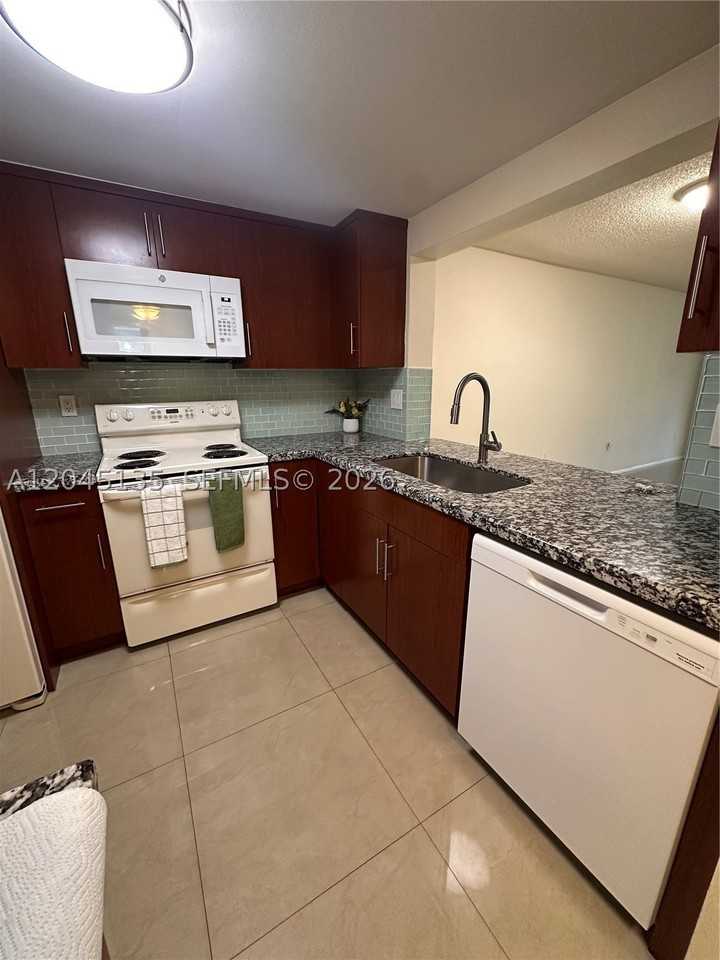 10845 Sw 112th Ave #211 - Photo 4 of 21