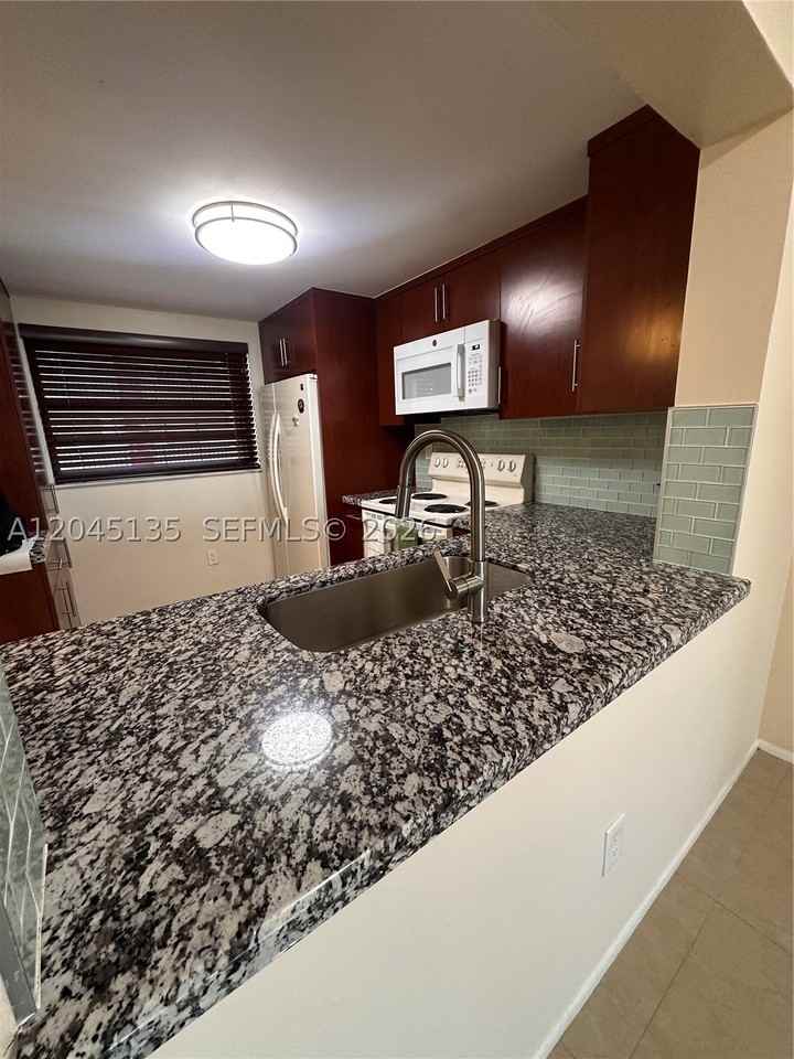 10845 Sw 112th Ave #211 - Photo 5 of 21