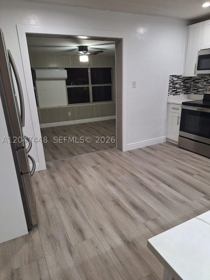 6328 Sw 20th St - Photo 4 of 9