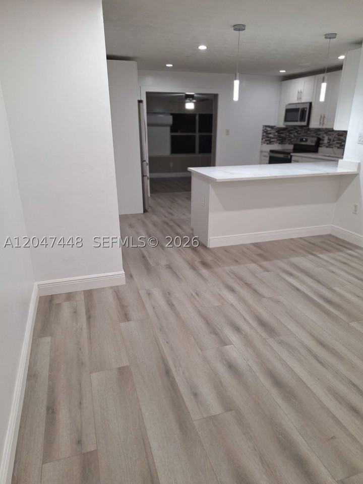 6328 Sw 20th St - Photo 5 of 9