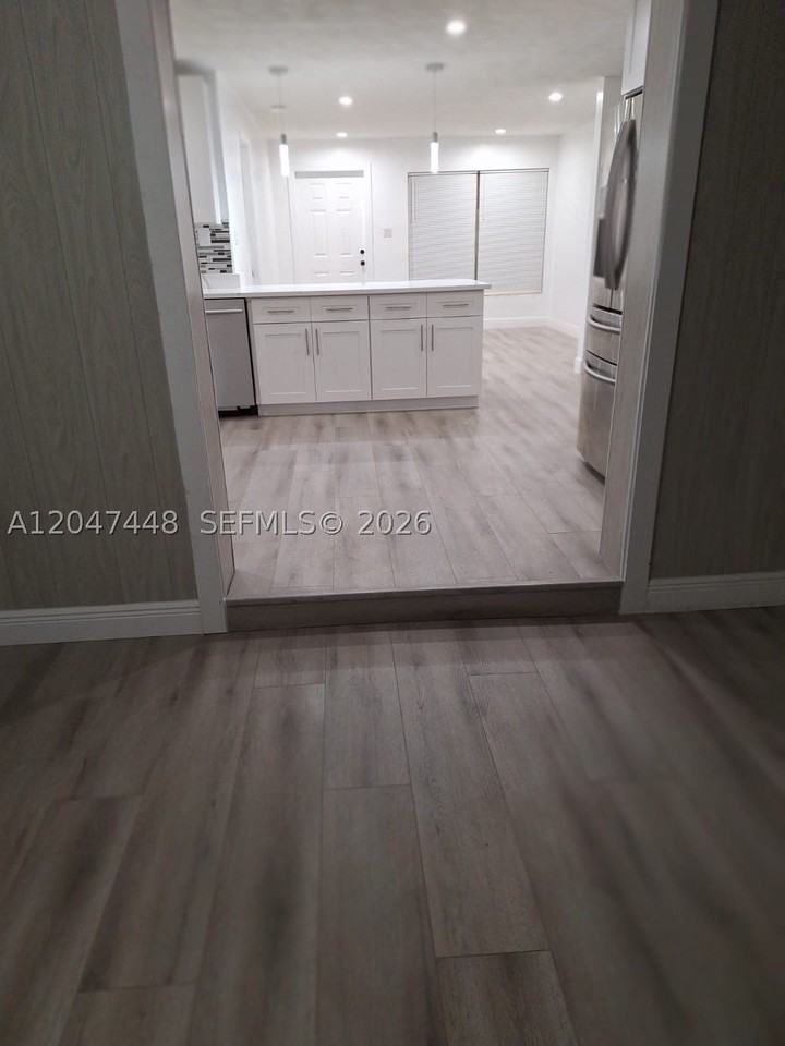 6328 Sw 20th St - Photo 7 of 9