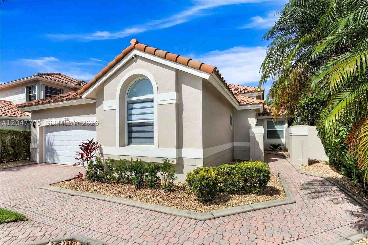 1530 Lacosta Dr W - Photo 2 of 39