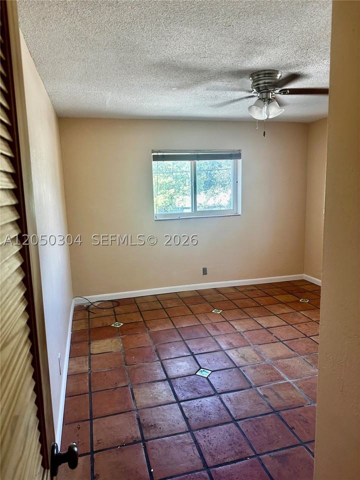 1733 Mayo St #7 - Photo 3 of 7