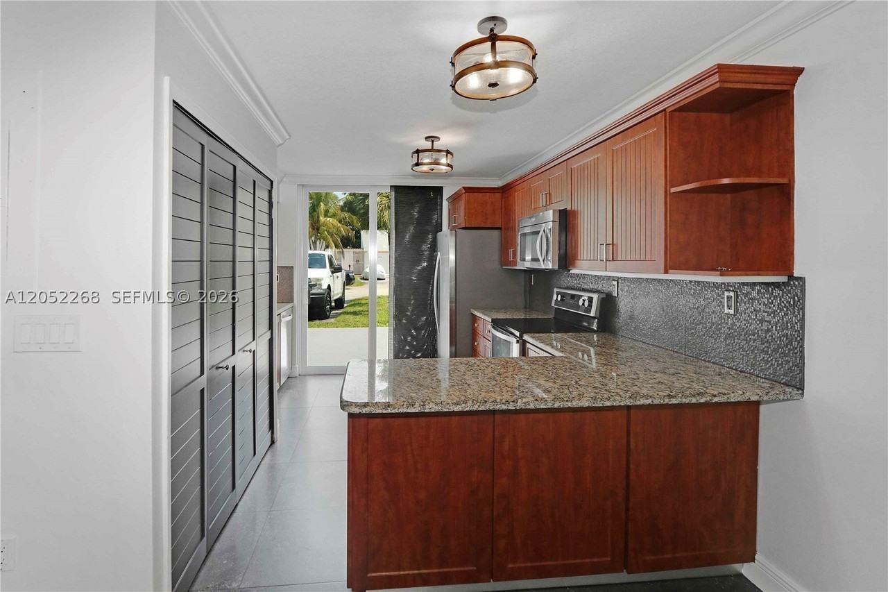 12340 Sw 20th Ter #12340 - Photo 2 of 30