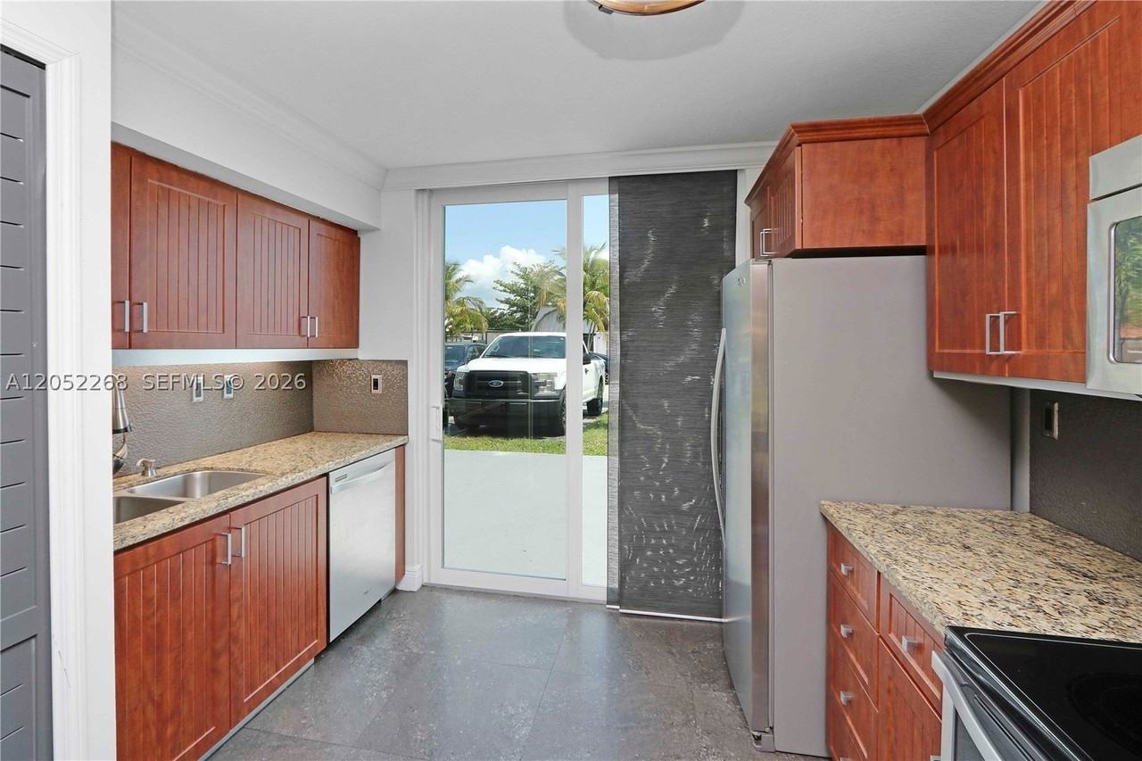 12340 Sw 20th Ter #12340 - Photo 4 of 30