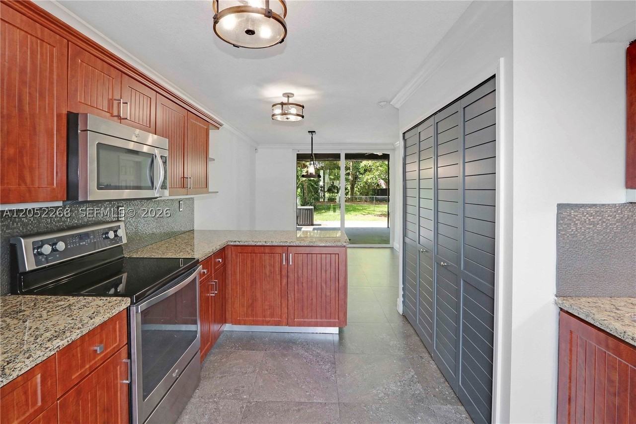 12340 Sw 20th Ter #12340 - Photo 5 of 30
