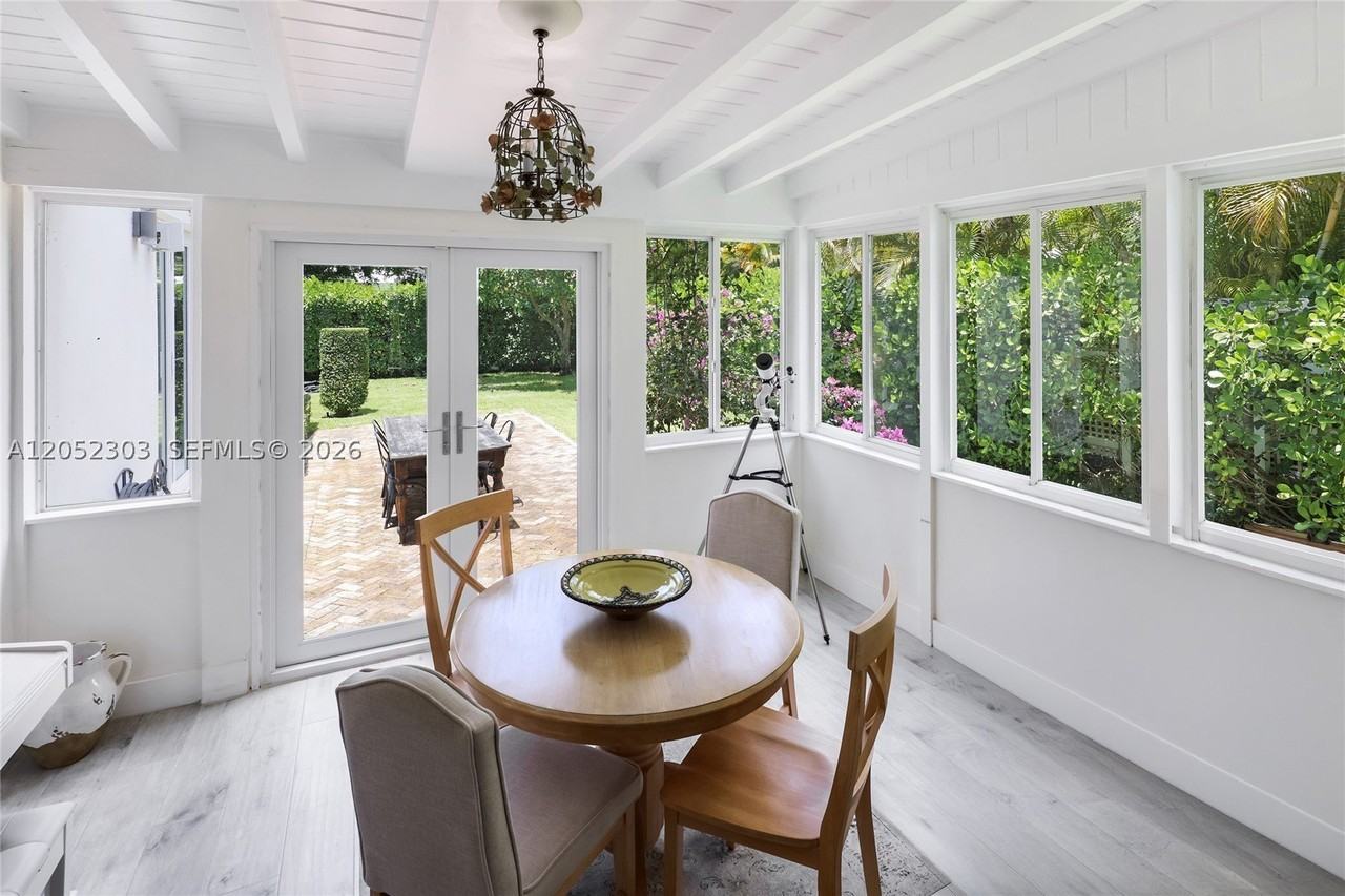 583 W 49th St - Photo 4 of 13