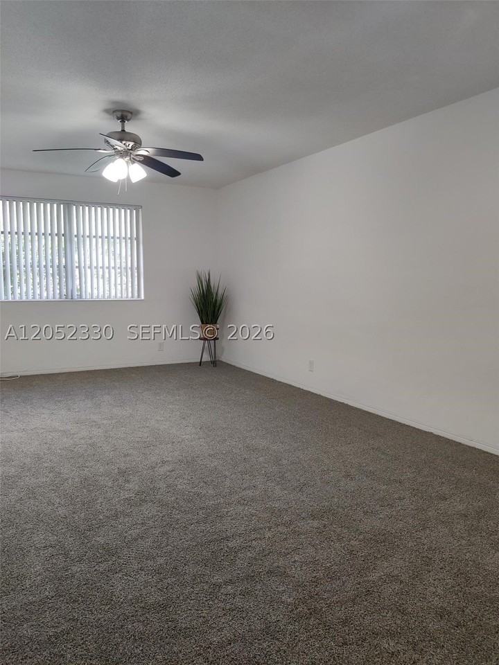 5970 Ne 18th Ave #924 - Photo 5 of 14