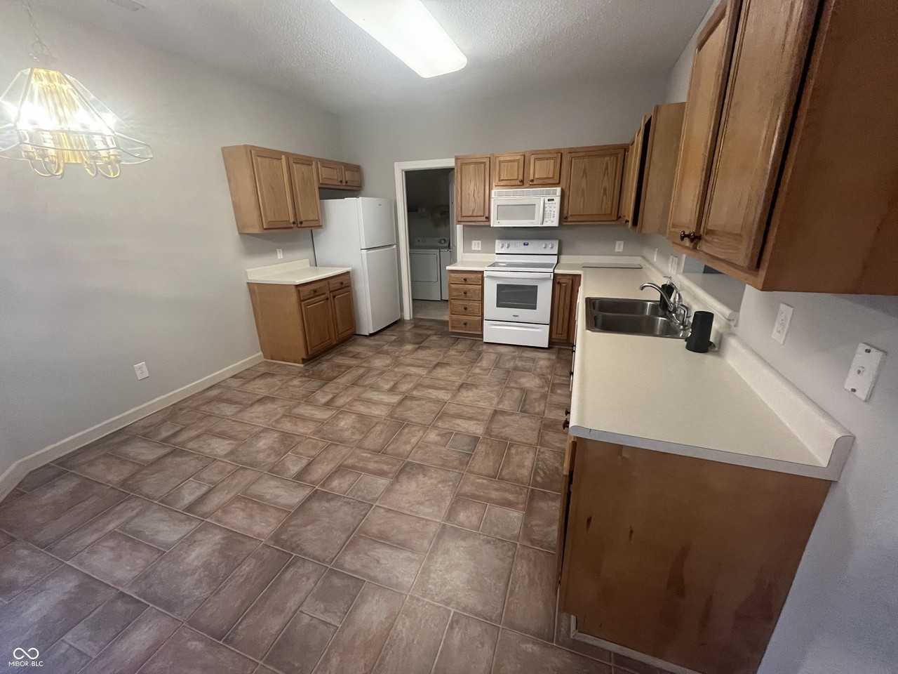7123 Dublin Ln - Photo 3 of 14