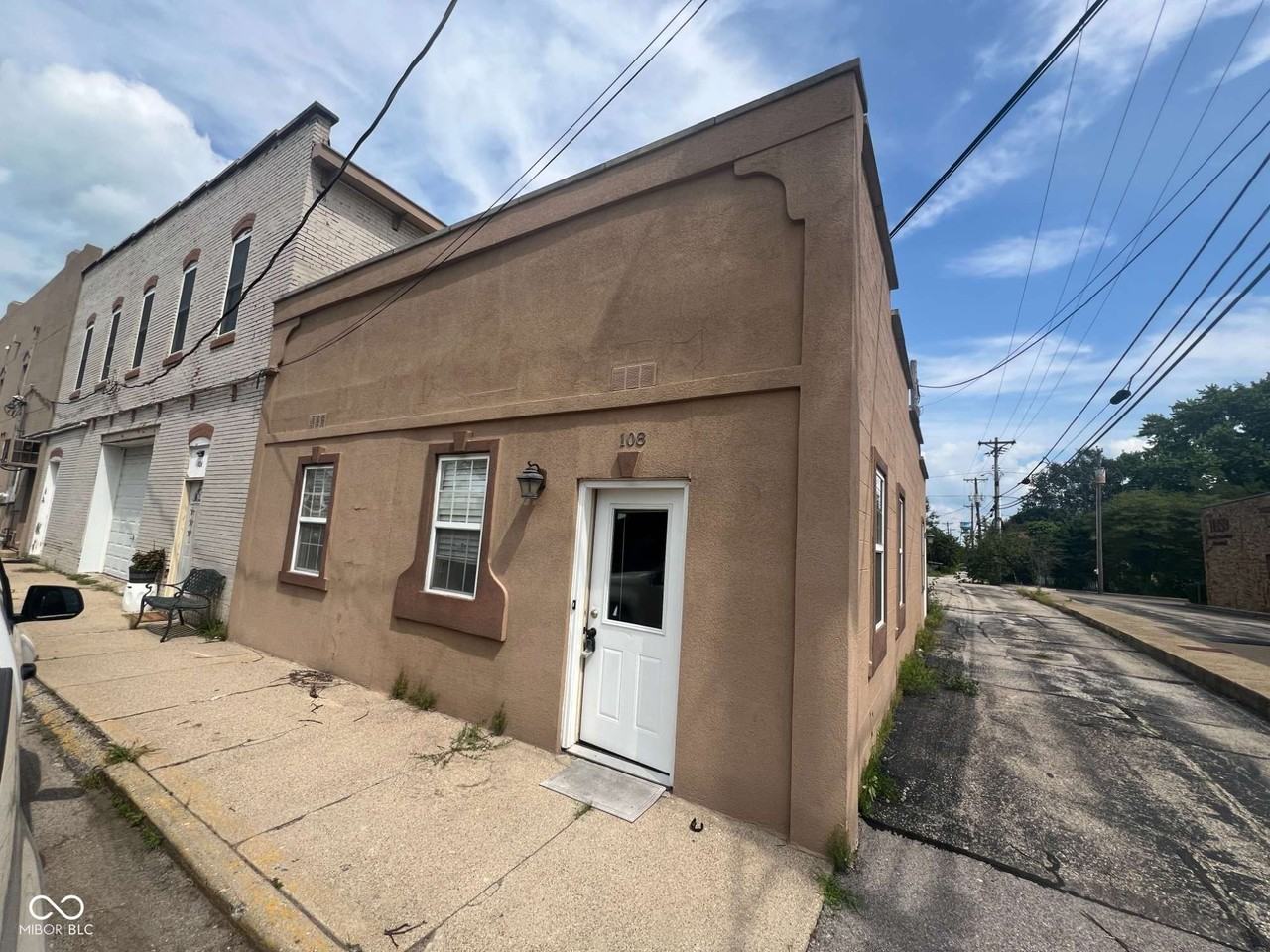 108 Walnut St - Photo 3 of 15