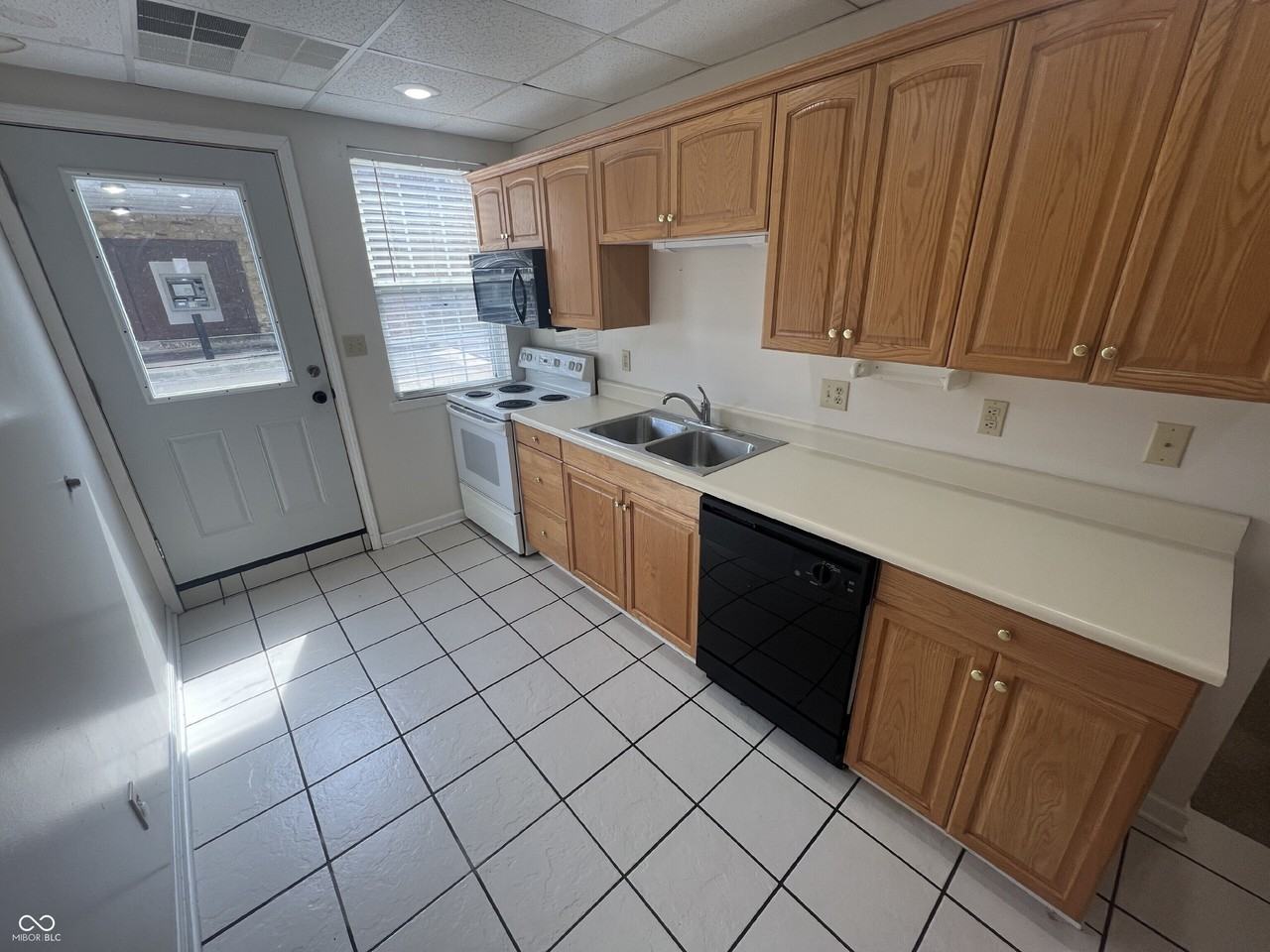 108 Walnut St - Photo 5 of 15