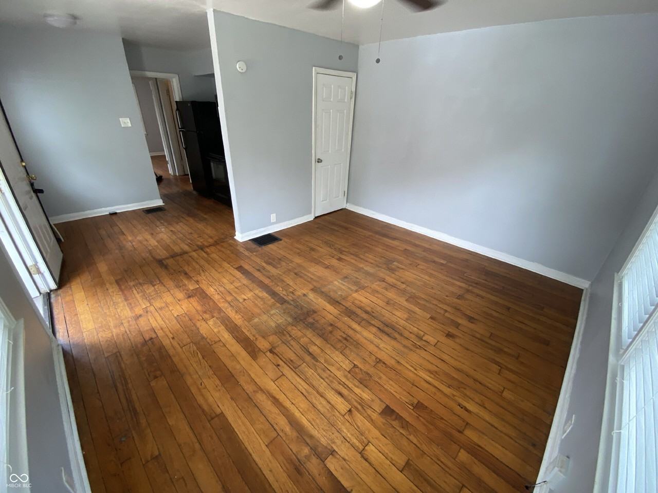 607 N Tibbs Ave - Photo 3 of 13