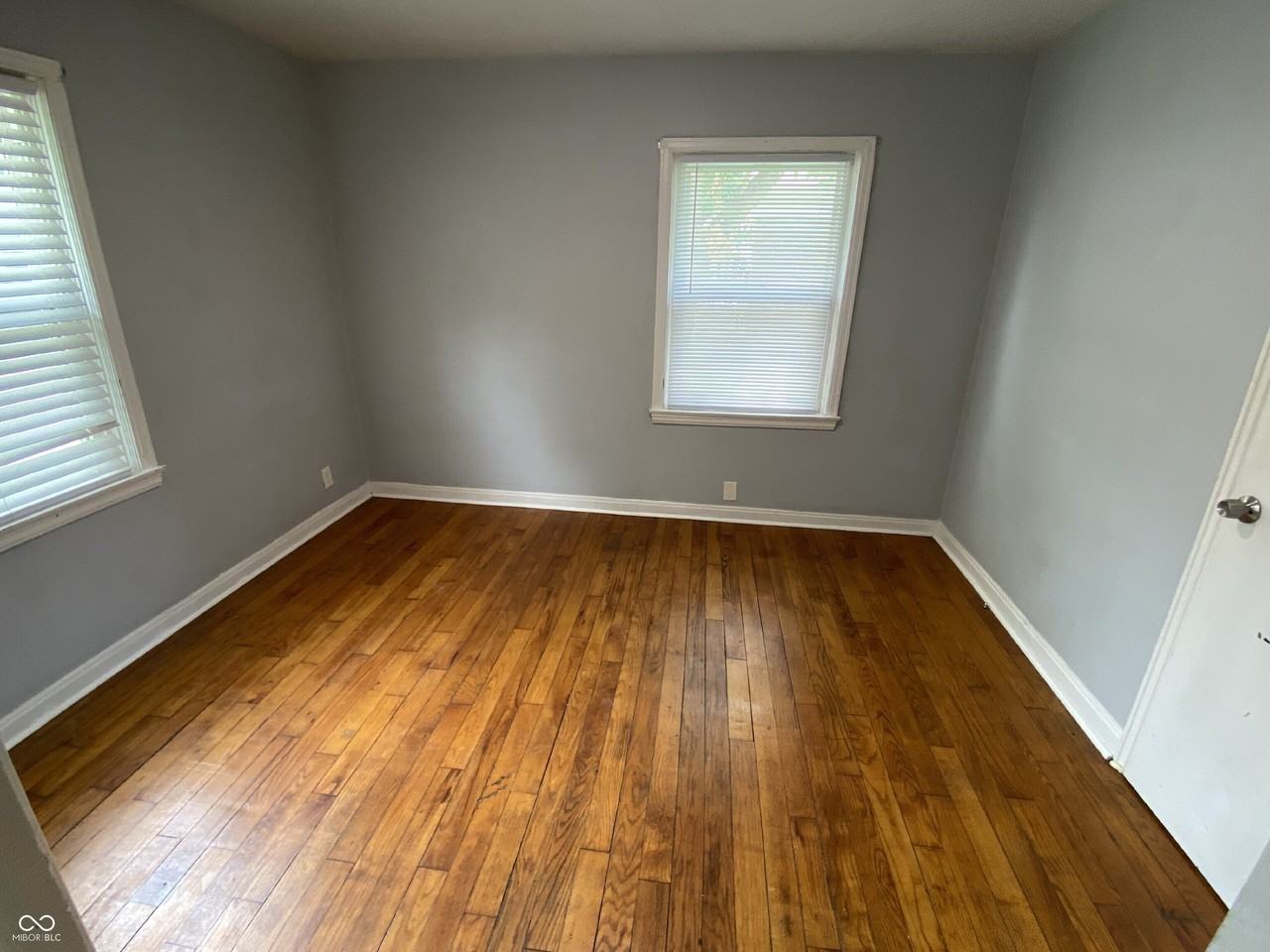 607 N Tibbs Ave - Photo 6 of 13