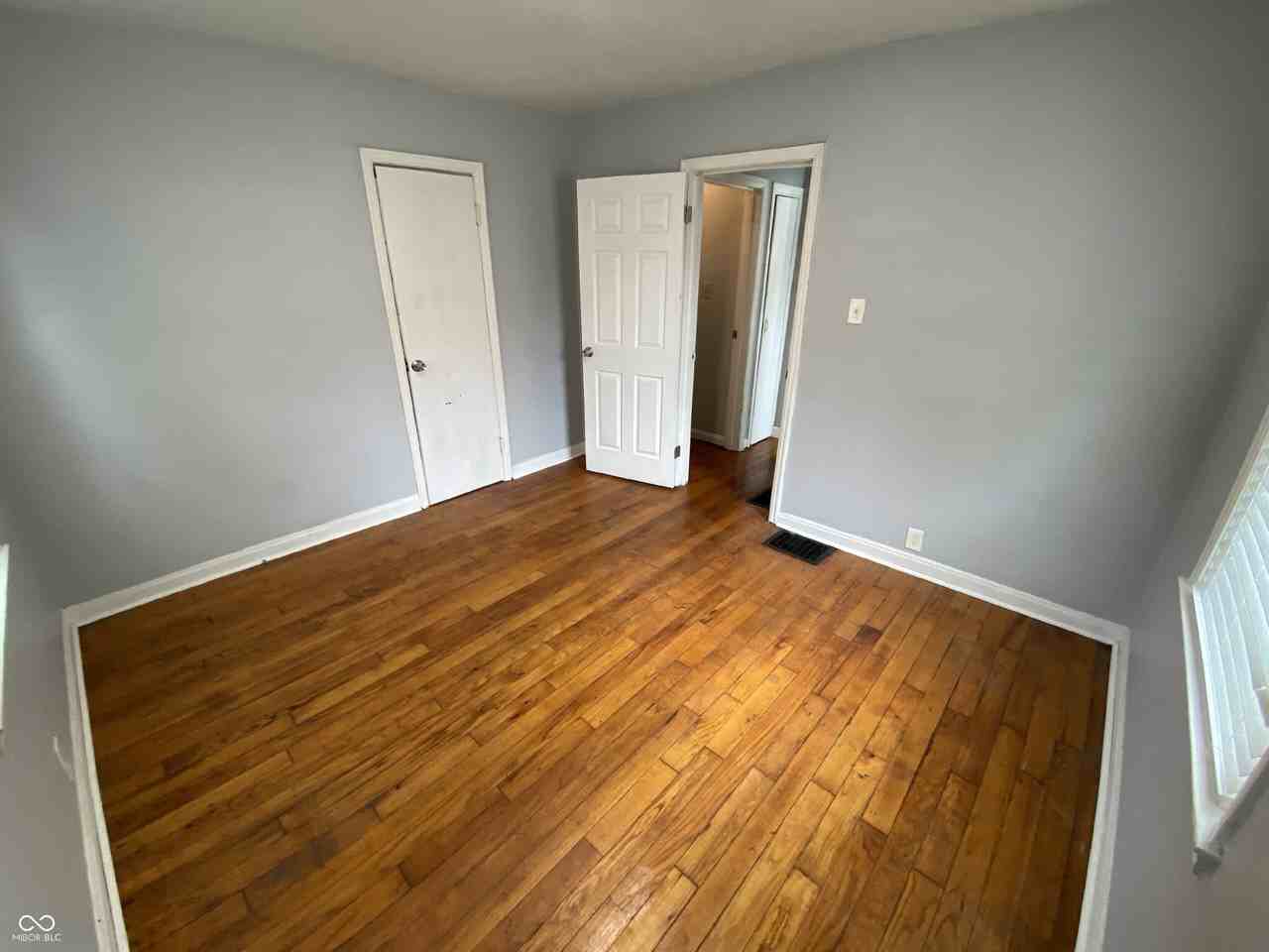 607 N Tibbs Ave - Photo 7 of 13