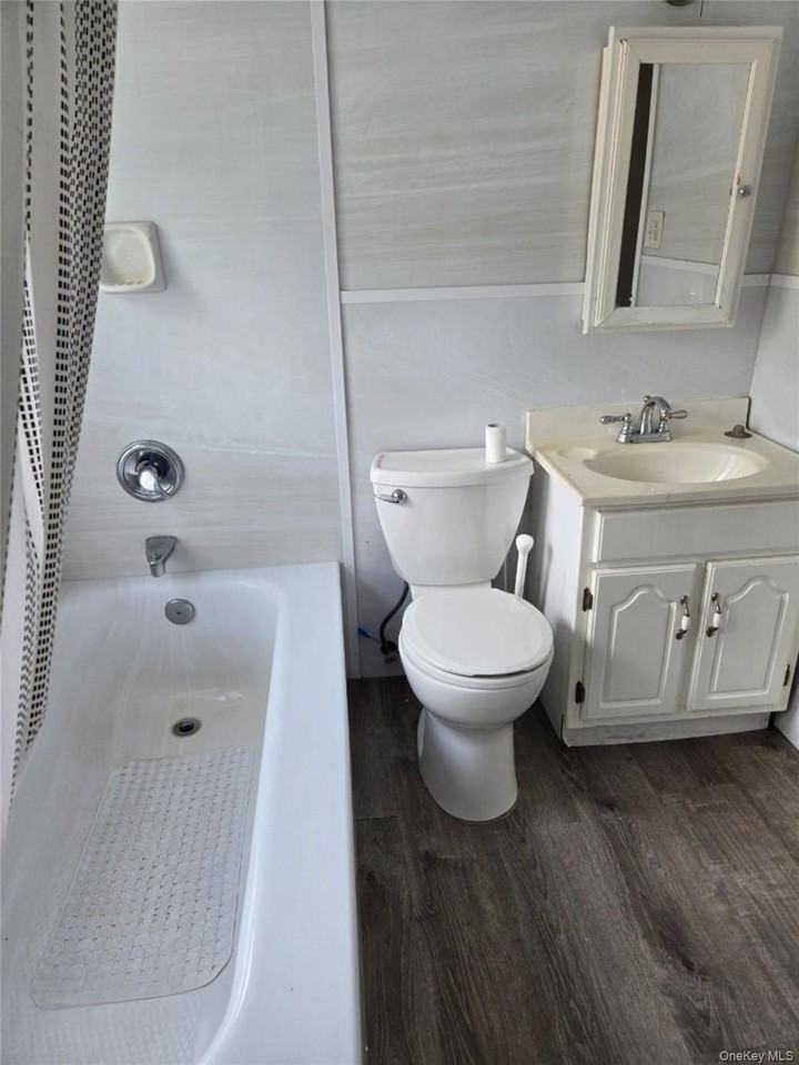 717 Henry St #2 - Photo 7 of 12
