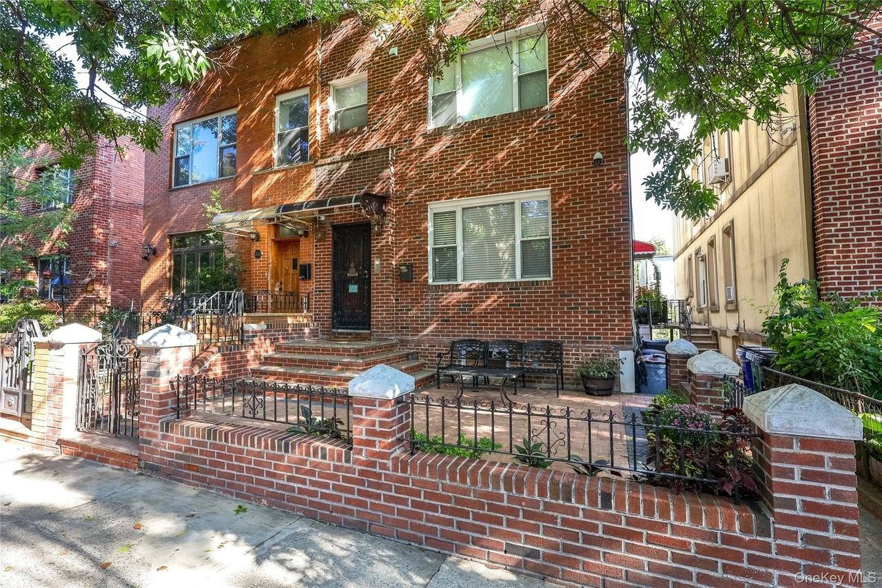 2345 24th St #2R - Photo 3 of 20