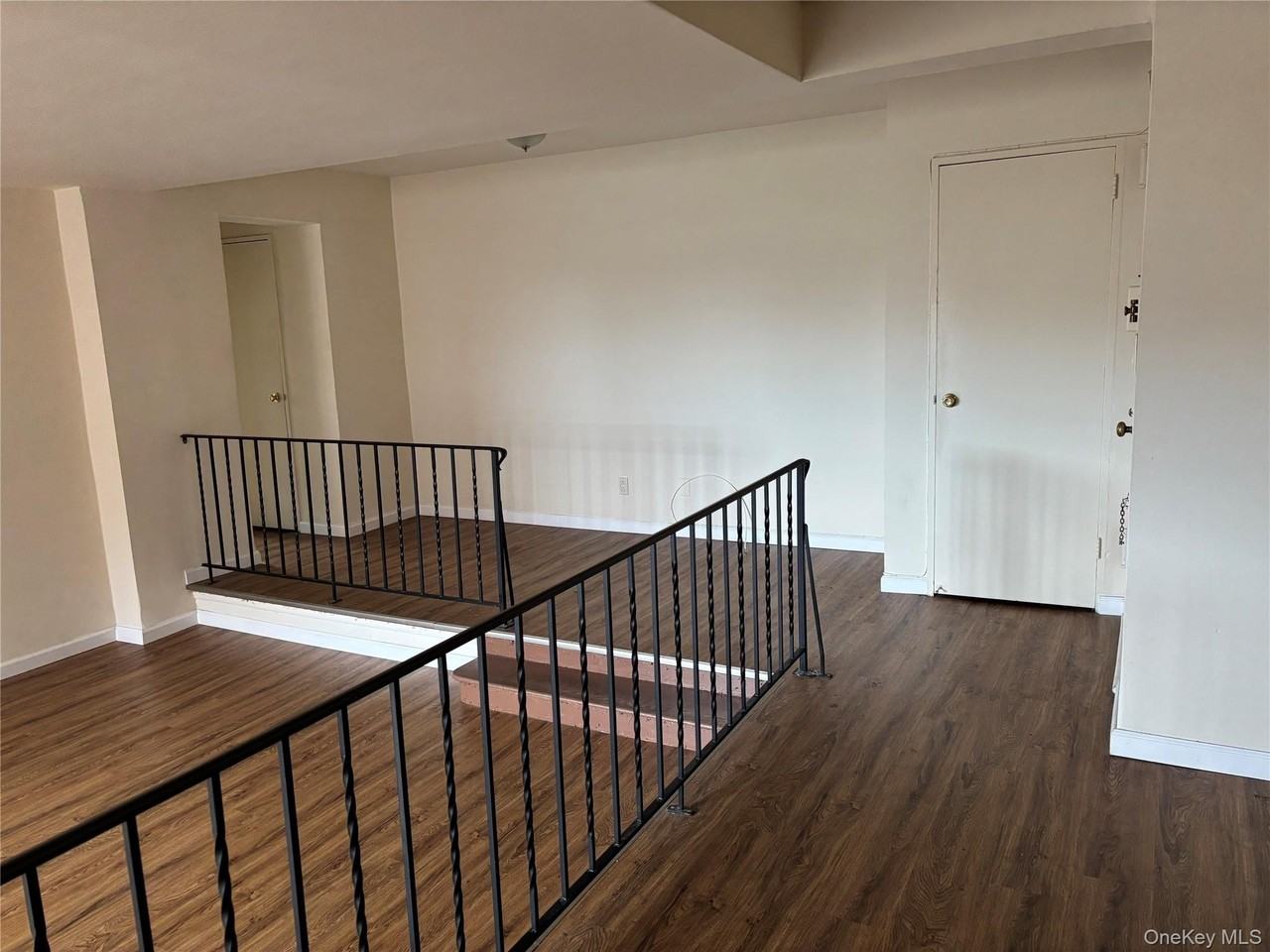 190 1st St #3A - Photo 2 of 7