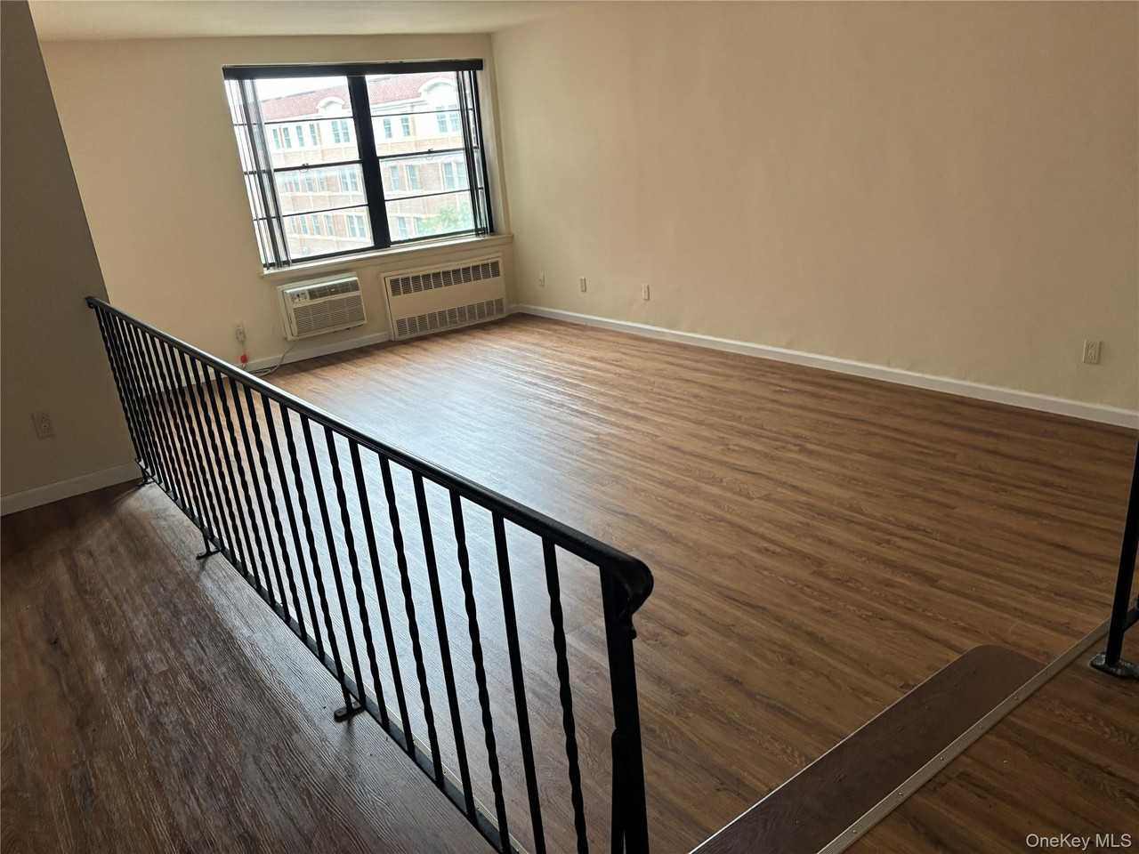 190 1st St #3A - Photo 4 of 7
