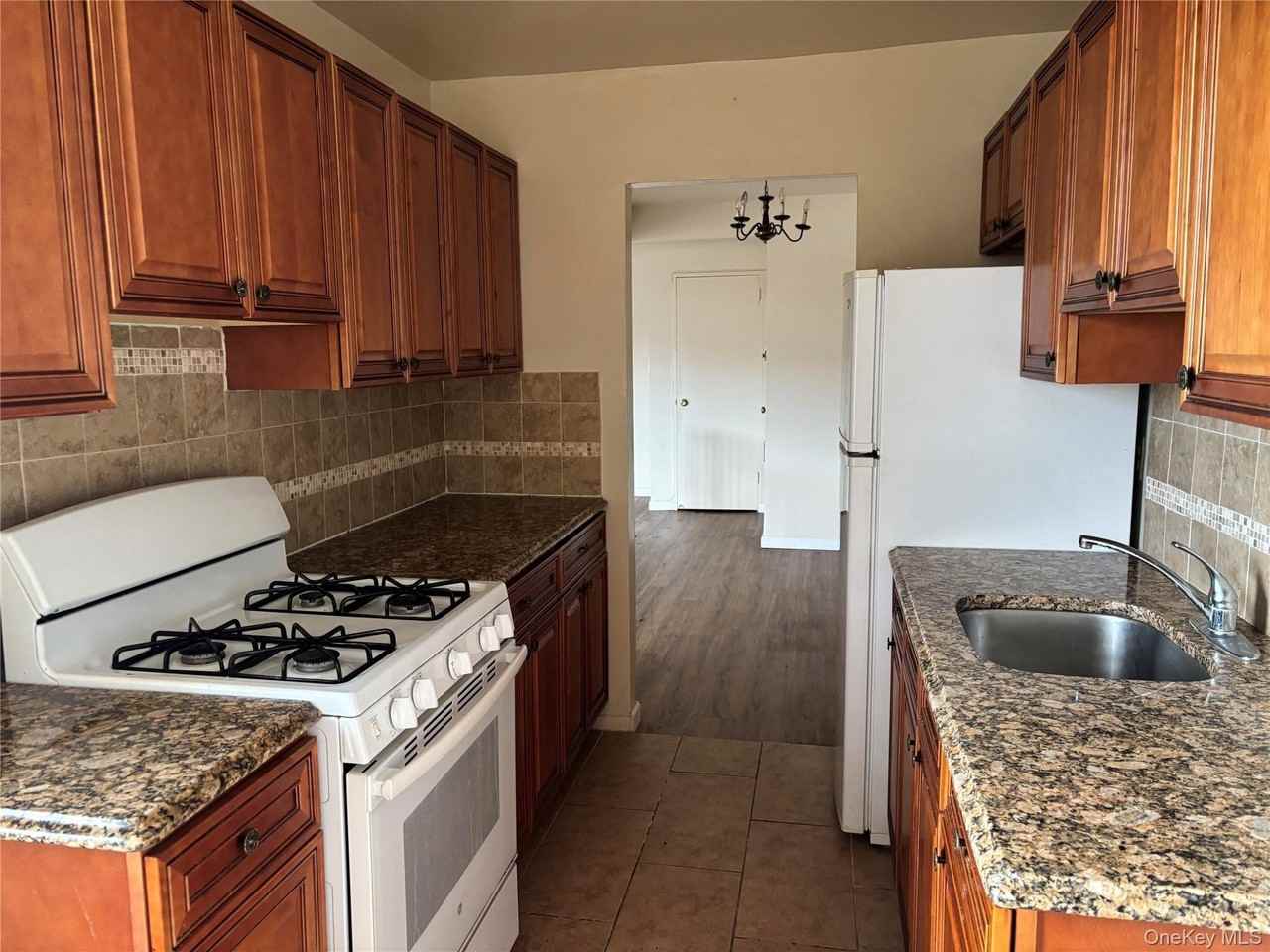 190 1st St #3A - Photo 5 of 7