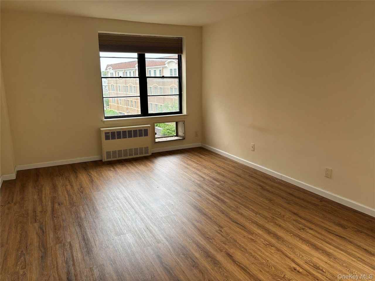 190 1st St #3A - Photo 6 of 7