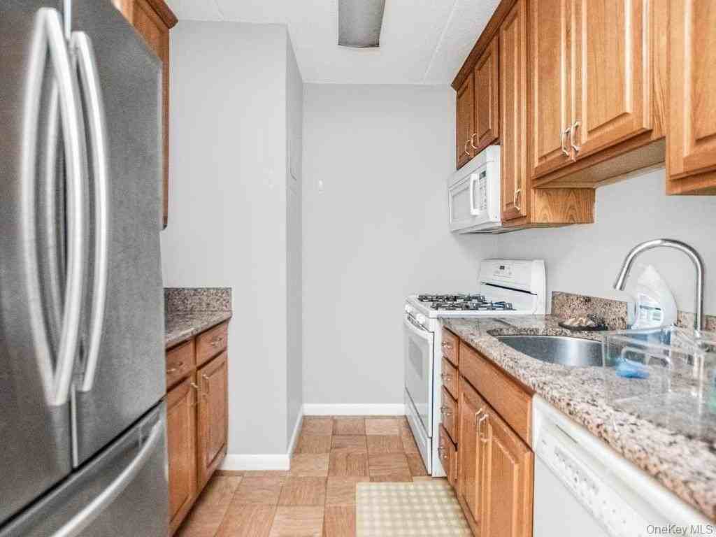 1085 Warburton Ave #114 - Photo 4 of 12