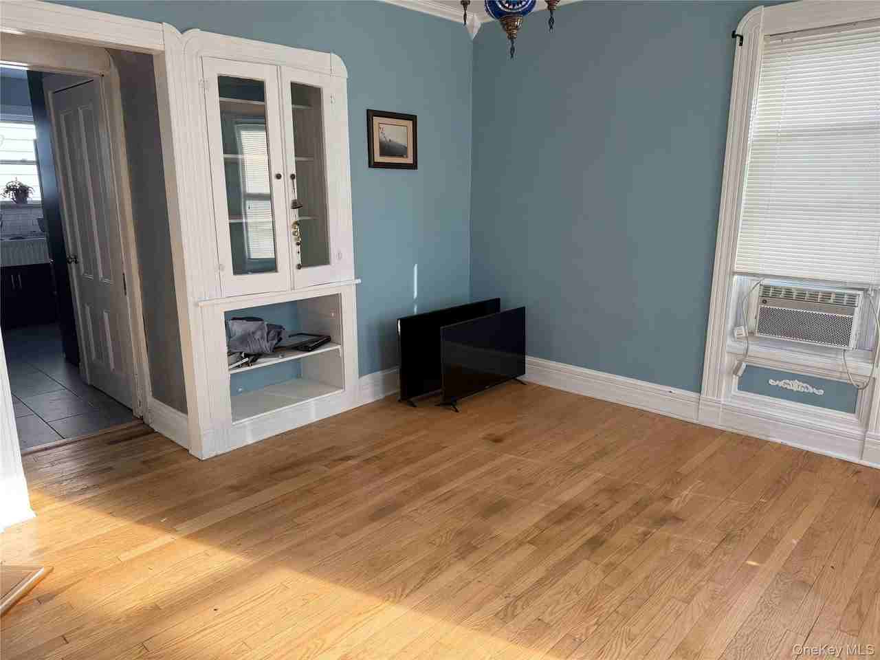 184 Highland Ave - Photo 5 of 33
