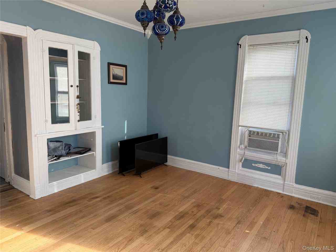 184 Highland Ave - Photo 6 of 33