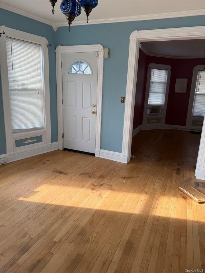 184 Highland Ave - Photo 7 of 33