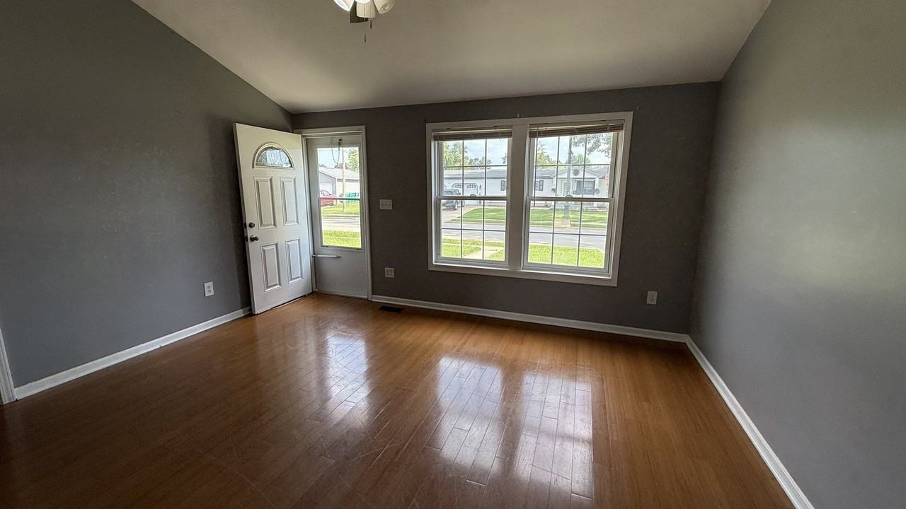 406 Belmont Dr - Photo 2 of 25
