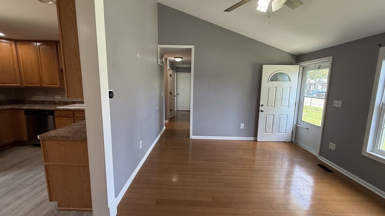 406 Belmont Dr - Photo 3 of 25