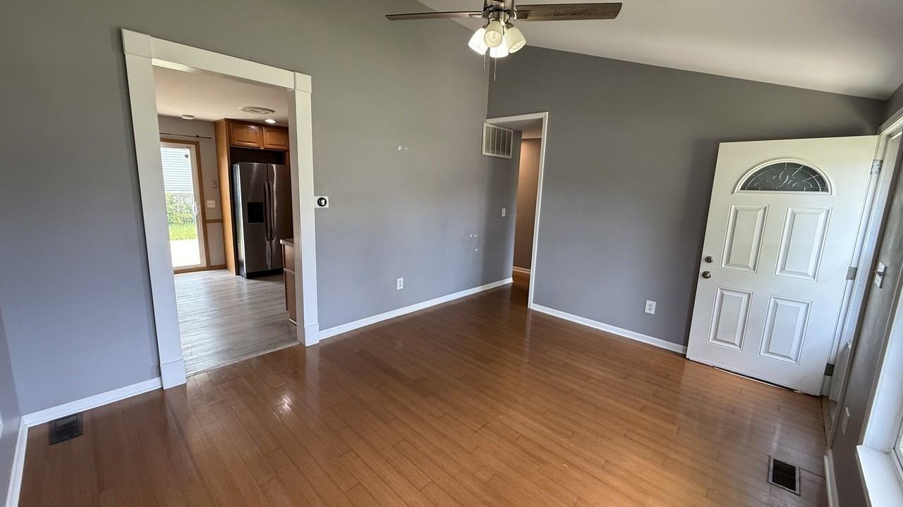 406 Belmont Dr - Photo 4 of 25