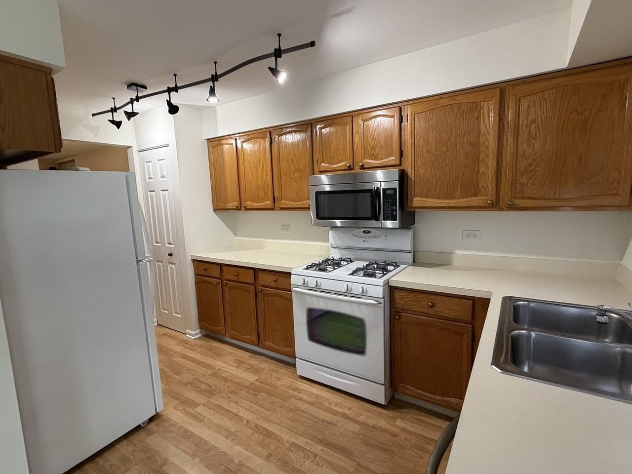986 West Ct #A - Photo 6 of 15