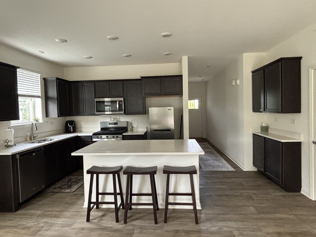 922 Darwin St - Photo 3 of 9