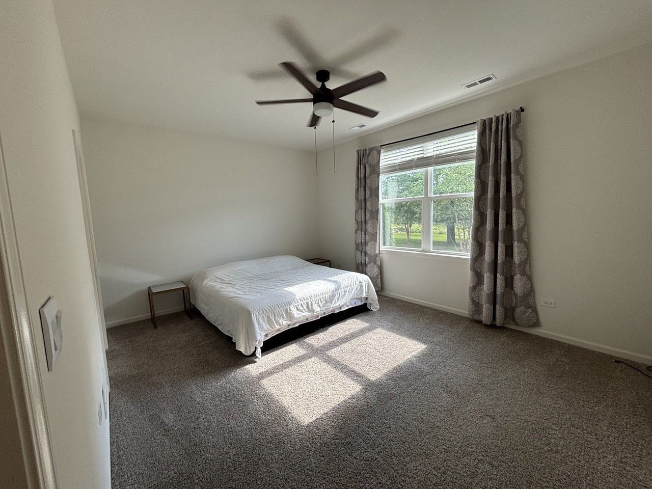922 Darwin St - Photo 5 of 9