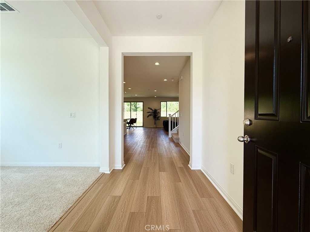 21696 Thomas Ct - Photo 3 of 37