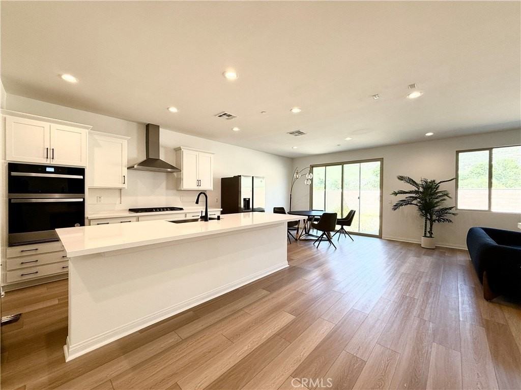21696 Thomas Ct - Photo 7 of 37