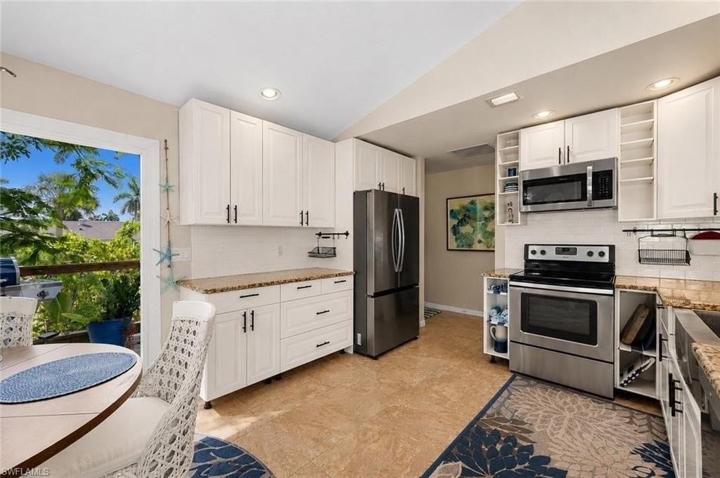 105 W Hilo St - Photo 2 of 27