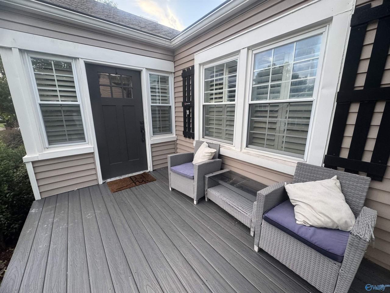 208 Surrey Rd Sw - Photo 2 of 40