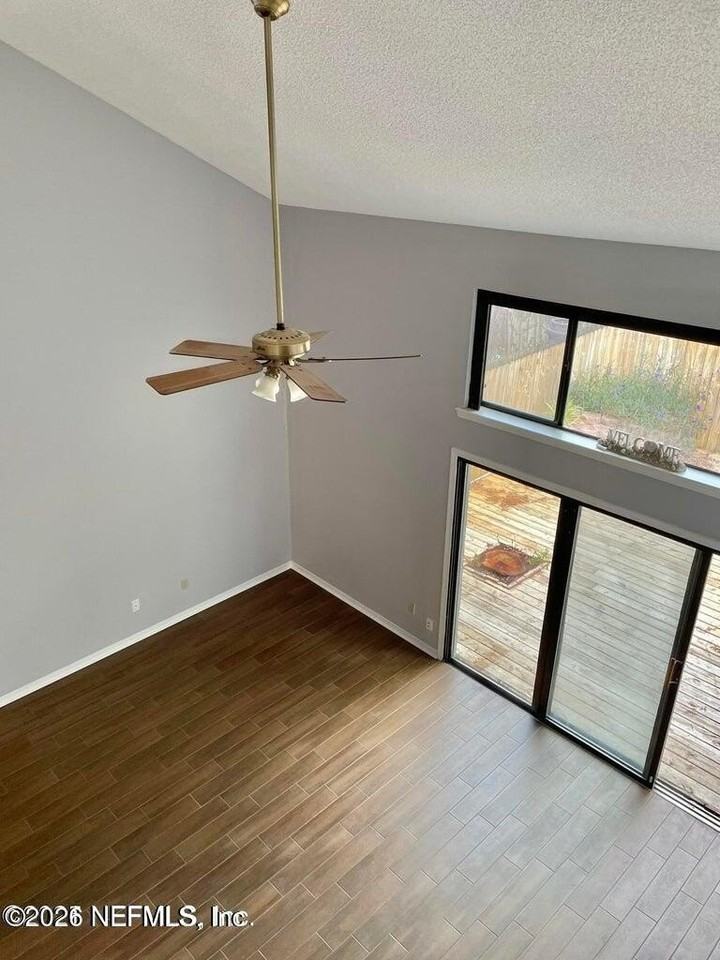 1185 Romaine Cir W - Photo 6 of 20