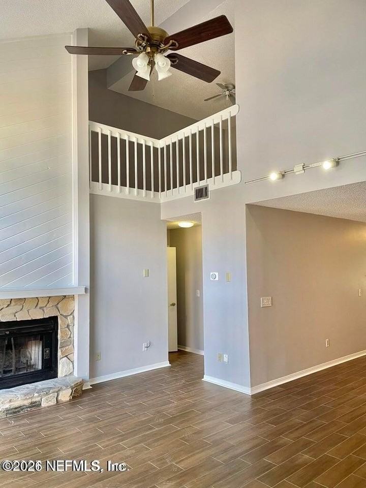 1185 Romaine Cir W - Photo 7 of 20