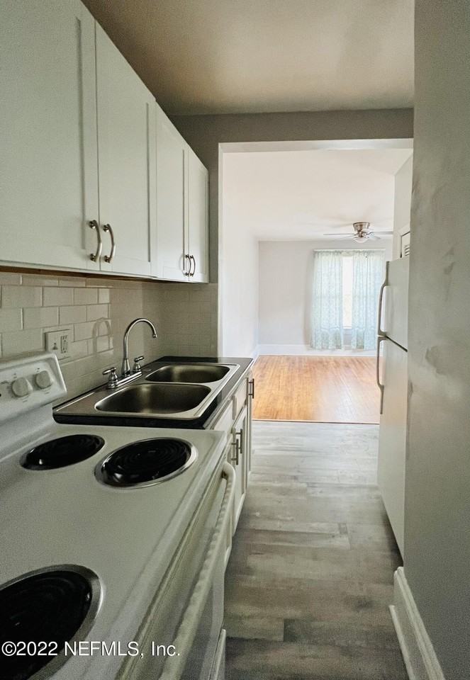 2322 Herschel St #3 - Photo 5 of 11