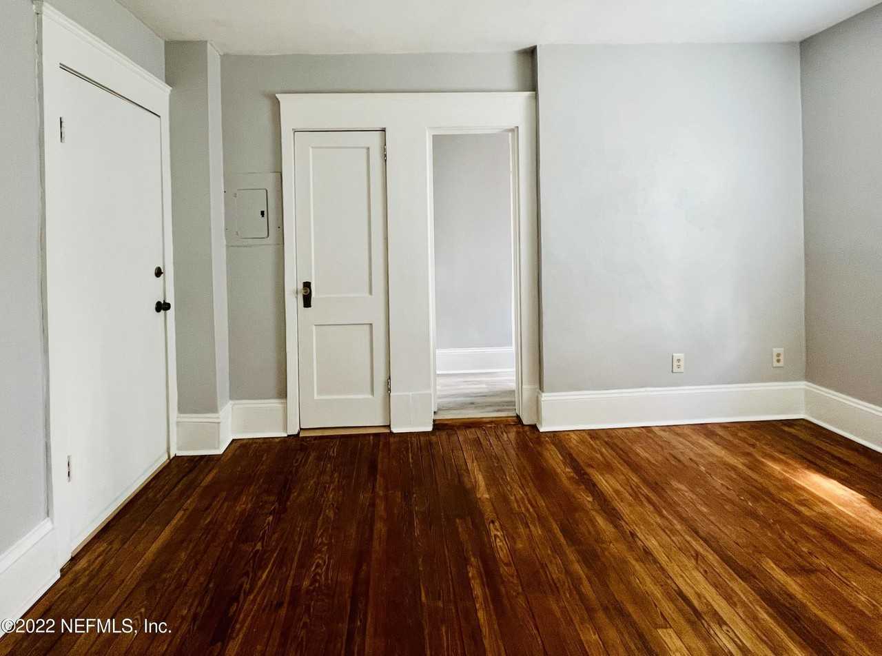 2322 Herschel St #3 - Photo 7 of 11