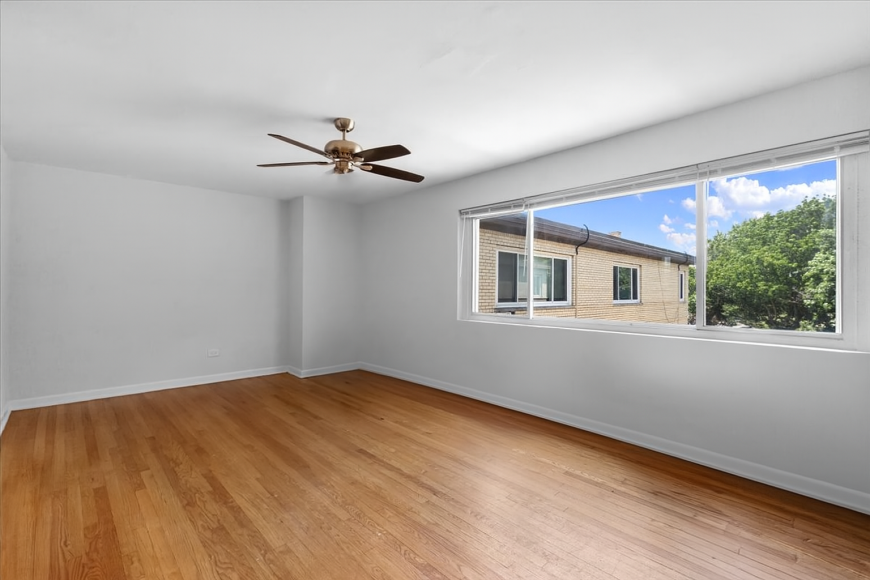 6715 N Hermitage Ave - Photo 2 of 7