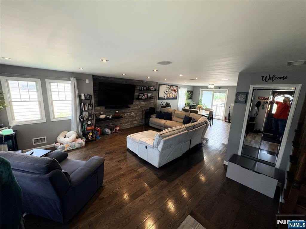 601 10th St - Photo 2 of 7